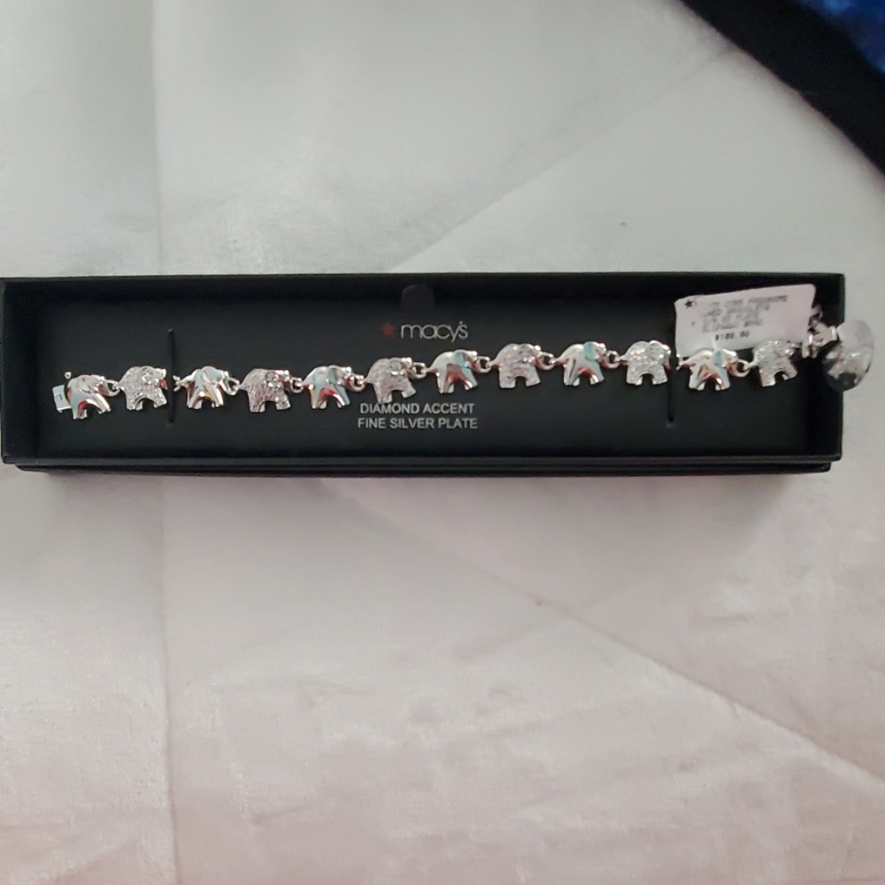 Elephant link bracelet